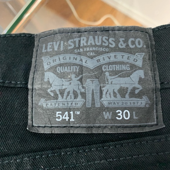 OFFERS??? Levi’s 541 shorts. Like New - Picture 3 of 4